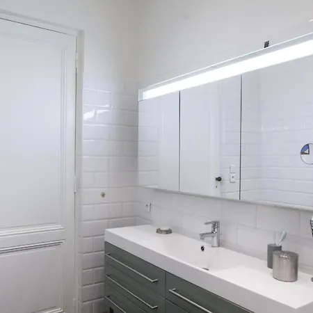 Casa de Férias Maison Standing Avec Jardin 10mn De Bordeaux Talence